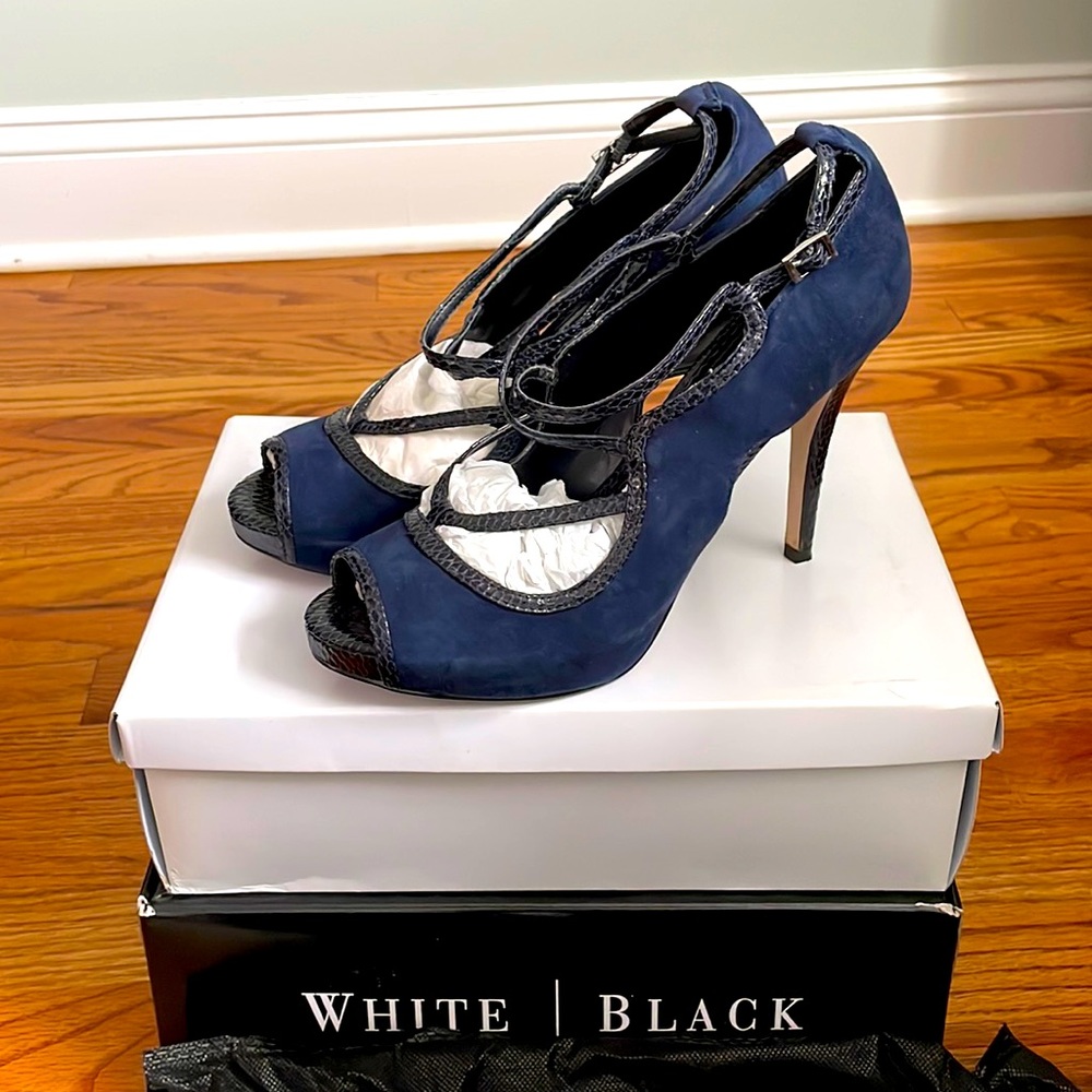 Navy blue suede and snakeskin dress pump.